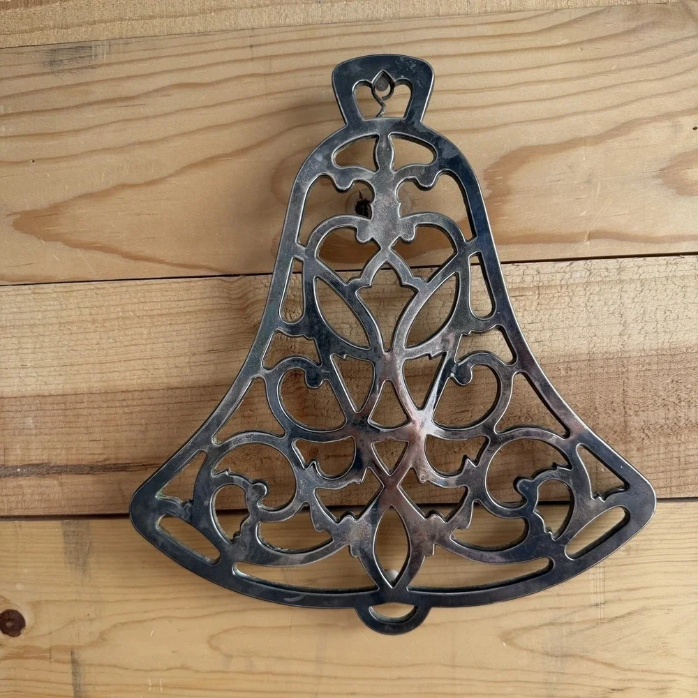 VTG International‎ Silver Co Silver Plate Christmas Bell Wall Trivet Movie Prop
